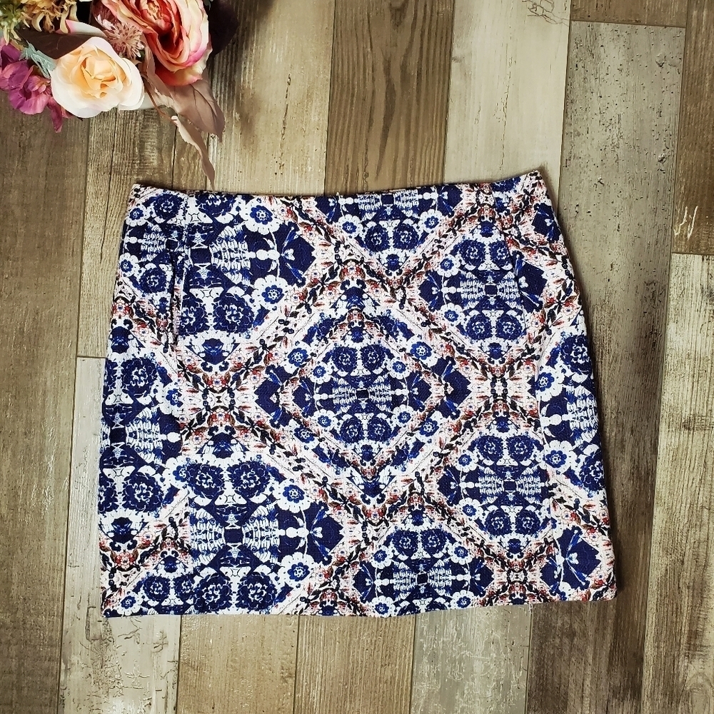 Joe Fresh ‎Blue & White Aztec Tapestry Floral Pencil Skirt Women's Size 10 NWOT